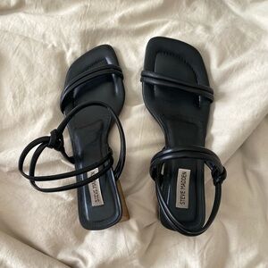 Black Steve Madden sandals EUC